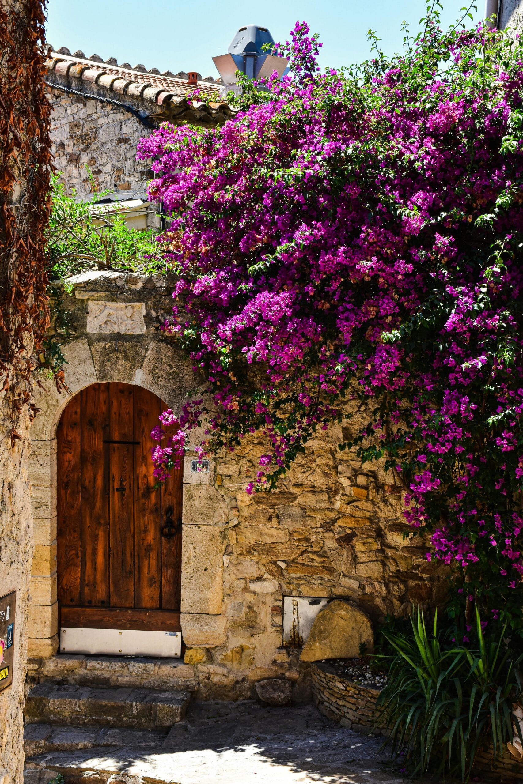 free photo of arco de piedra con scaled