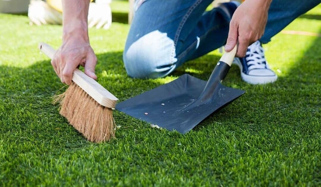 Cómo limpiar el césped artificial